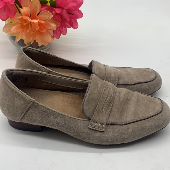 Clarks Unstructured Trish Bone Taupe Suede Penny Loafer Size 8.5. MCL3937B - Picture 4 of 10